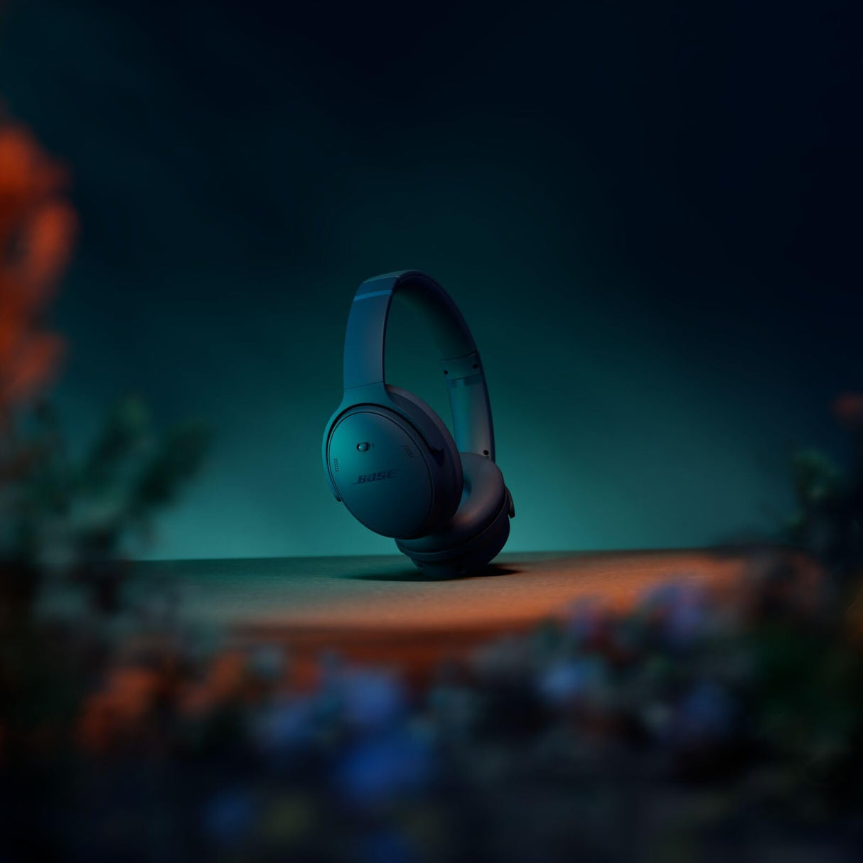 Bose Quiet Comfort Wireless Noise Cancelling Headphones, Bluetooth Over Ear Headphones with Up To 24 Hours of Battery Life